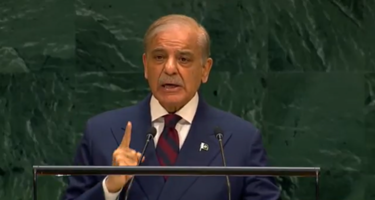 Pak PM Raises Kashmir at UNGA, Hails Trump’s Role in 2025 India-Pakistan Conflict